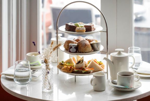 Afternoon tea at doubletree by hilton brighton metropole