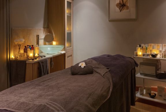 Spa treatment room at q hotels hampshire court basingstoke
