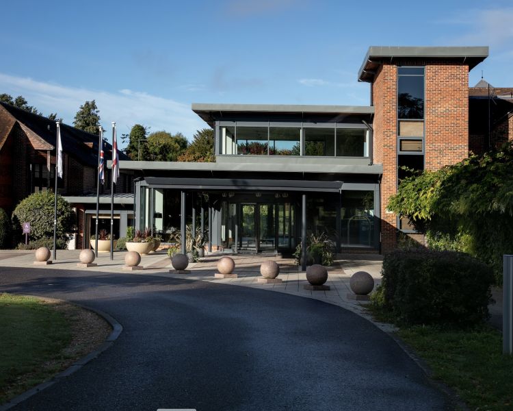 front of q hotels norton park winchester