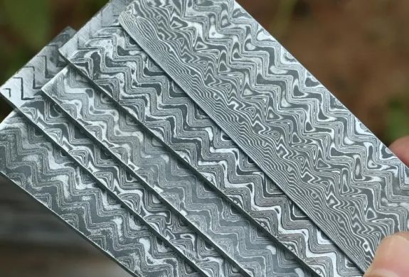 Examples of patterned metal for damascus knife