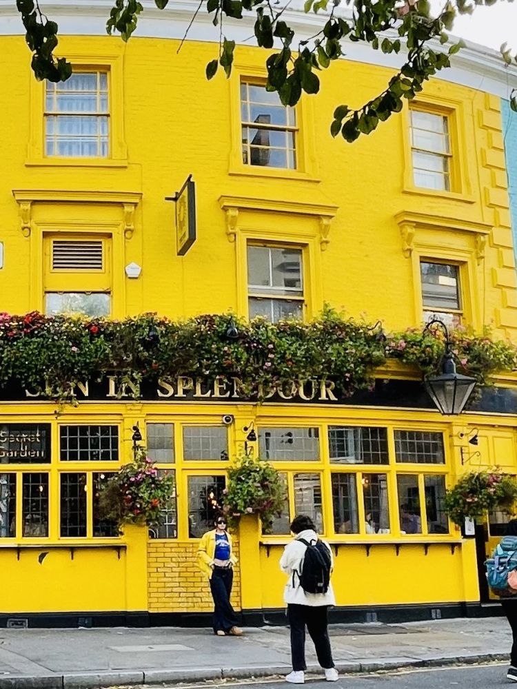 sights seen on the notting hill film locations and celebrity tour in london
