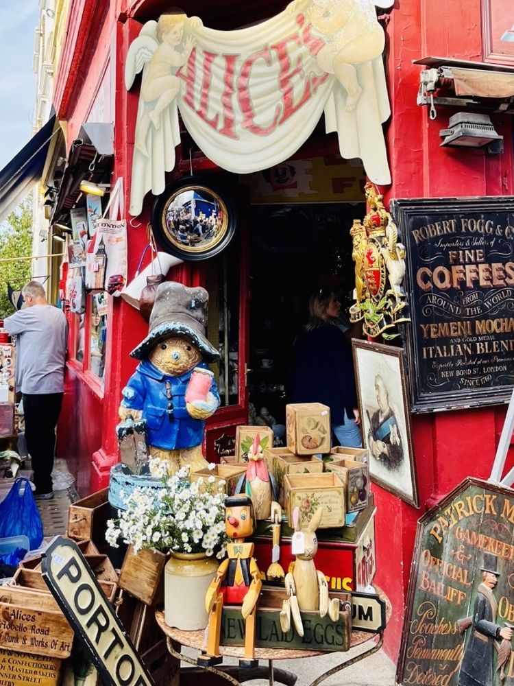 sights seen on the notting hill film locations and celebrity tour in london
