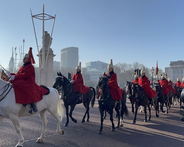 royal family and changing of the guard walking tour in london