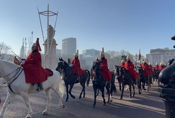 royal family and changing of the guard walking tour in london