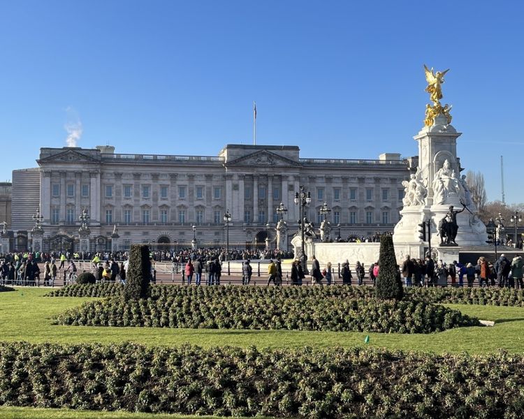 royal family and changing of the guard walking tour in london