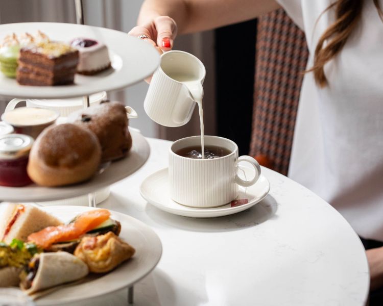 Afternoon tea at doubletree by hilton brighton metropole