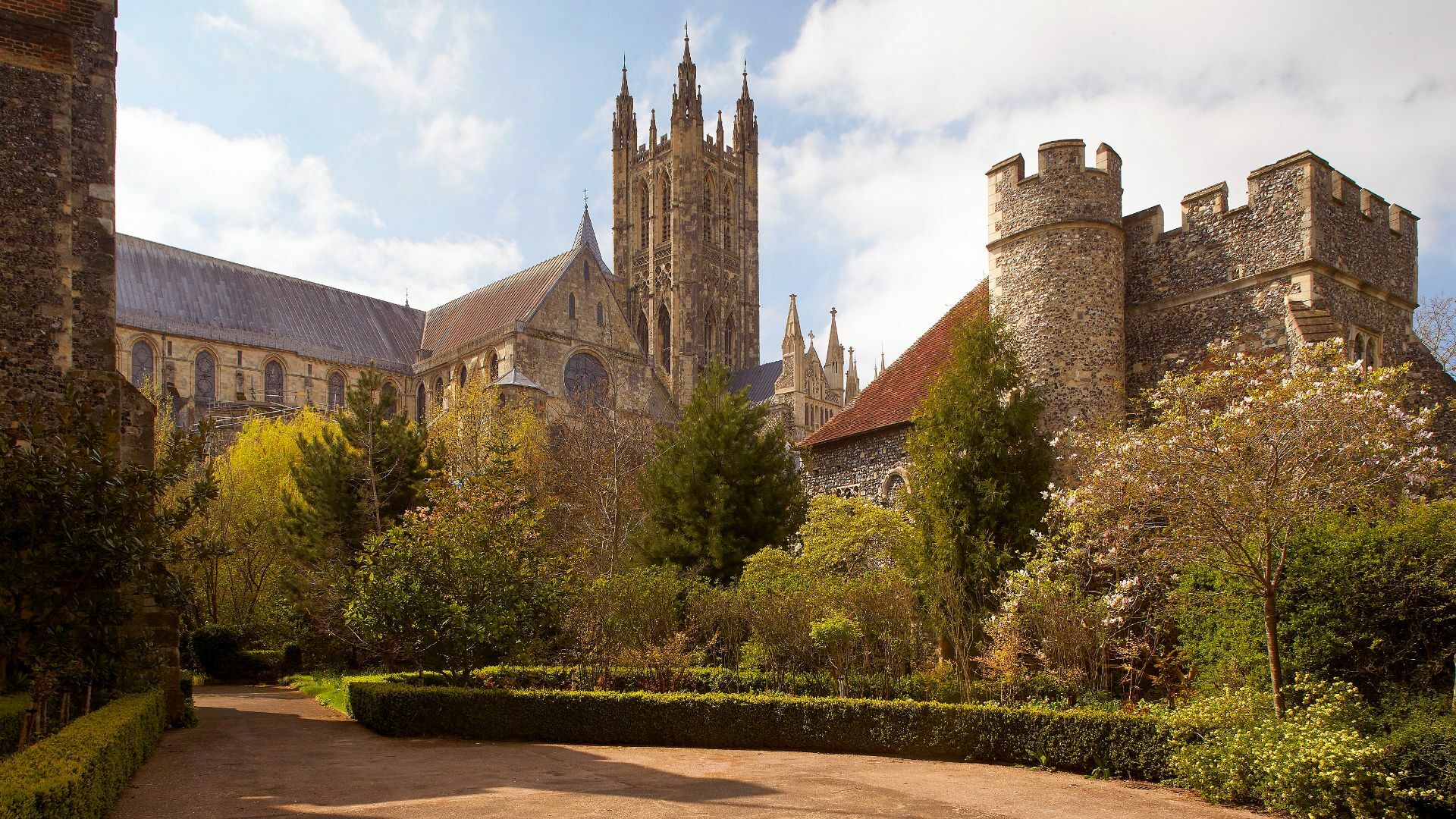 leeds castle, canterbury cathedral and dover visit by coach